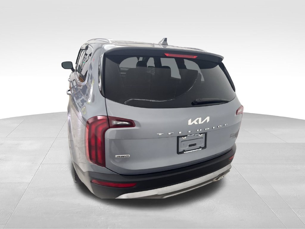 Used 2022 Silver Kia S image 4