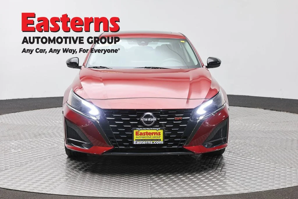 Used 2023 Red Nissan 2.5 SR image 2
