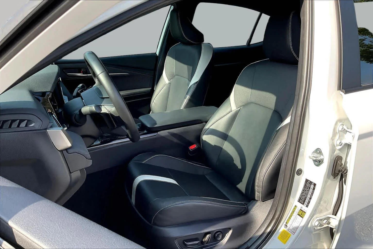 Used 2025 Ice Cap Toyota SE image 8