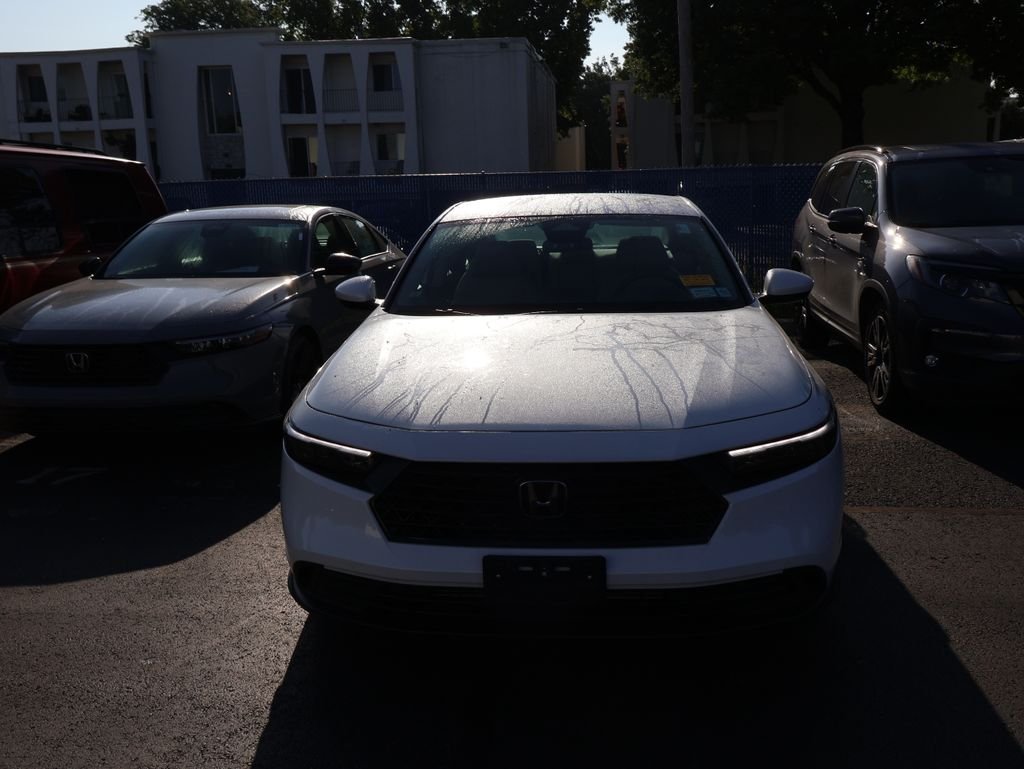 Used 2024  Honda LX image 2