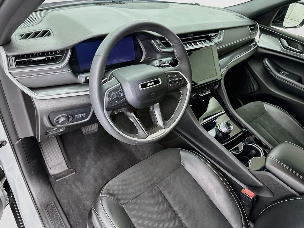 Used 2023 Silver Jeep Altitude X image 9