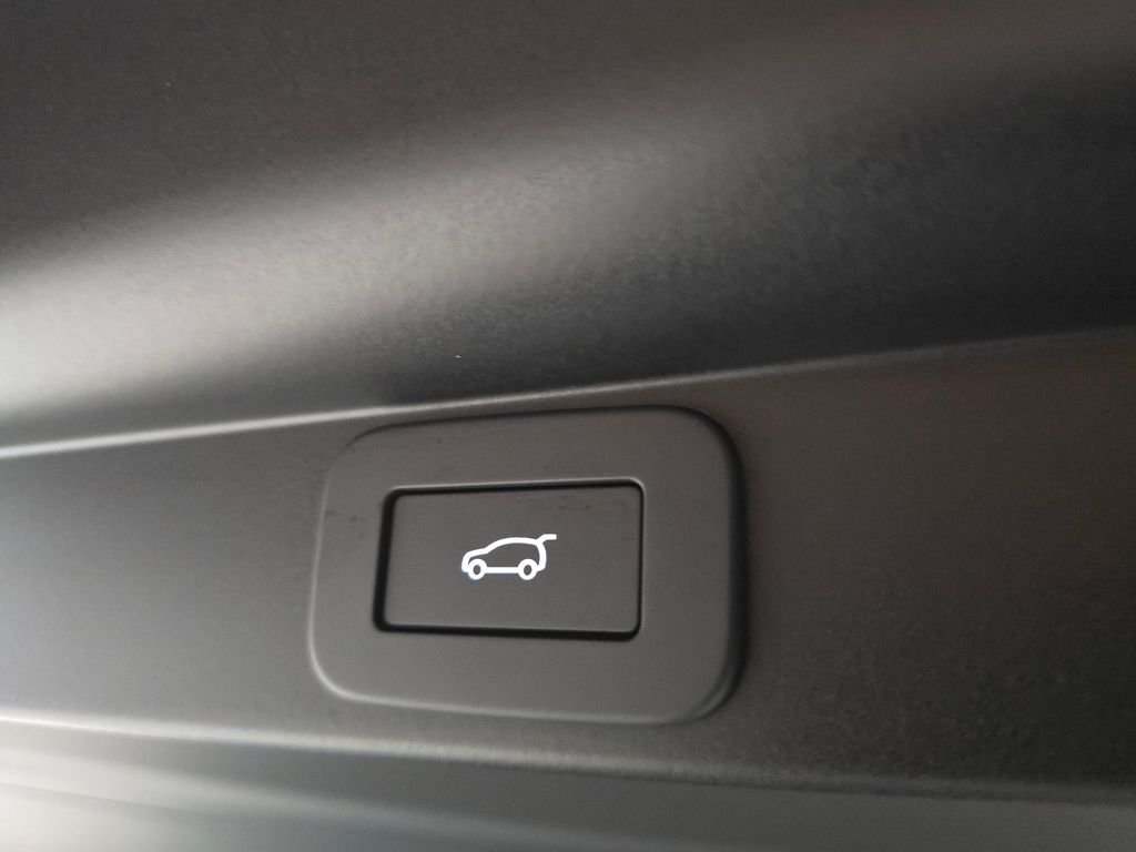 New 2026 Fuji White Land Rover SE image 20