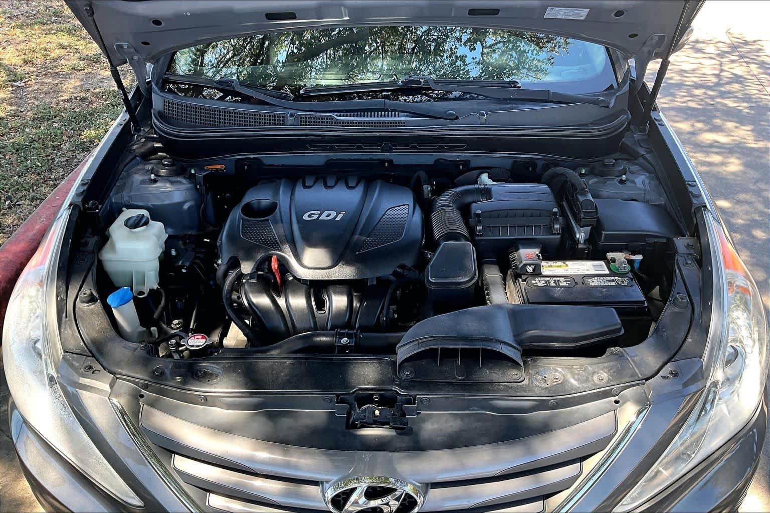 Used 2014 Harbor Gray Metallic Hyundai GLS image 32