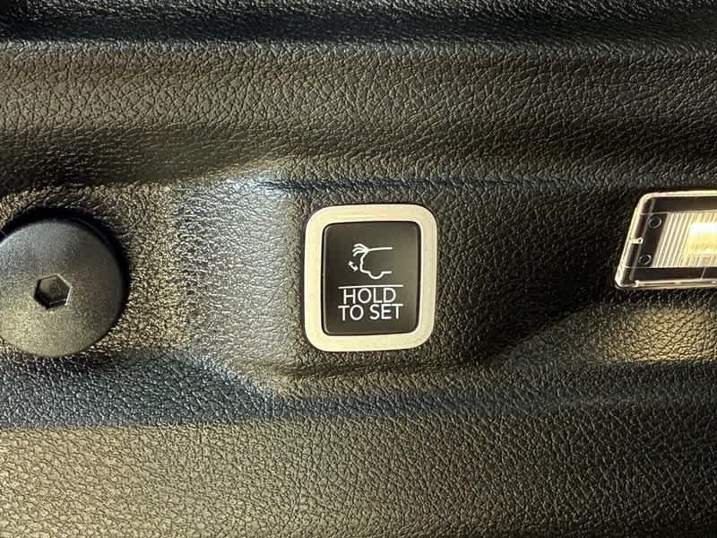 Used 2024 Baltic Gray Metallic Clearcoat Jeep Limited image 8