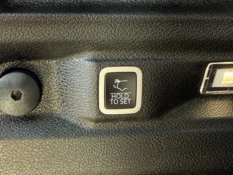 Used 2024 Baltic Gray Metallic Clearcoat Jeep Limited image 8