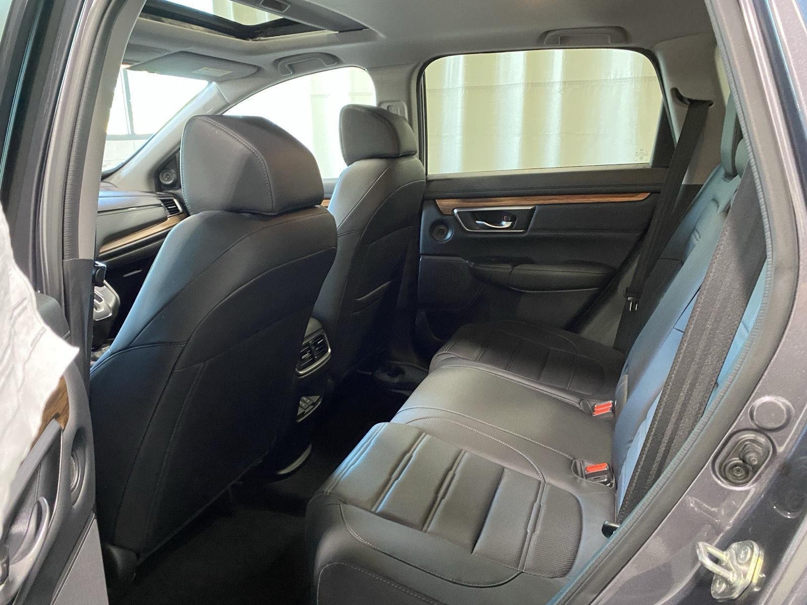 Used 2019 Modern Steel Metallic Honda Touring image 15