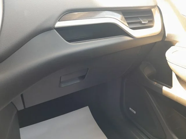Used 2023 White GMC Denali image 33