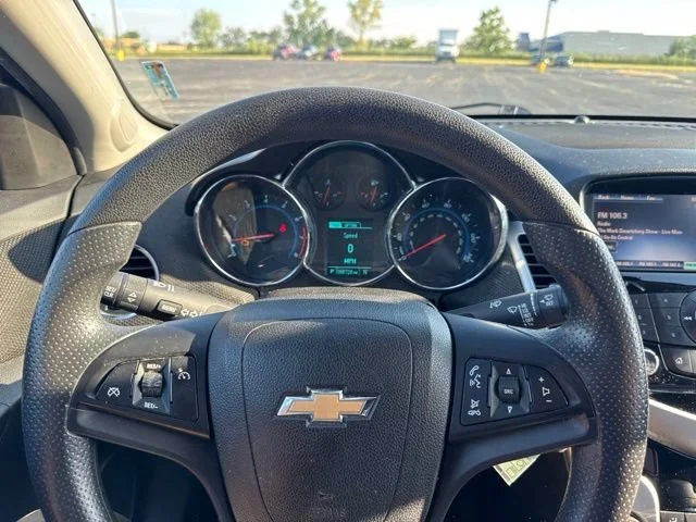 Used 2015 BLUE RAY METALLIC Chevrolet LT image 9
