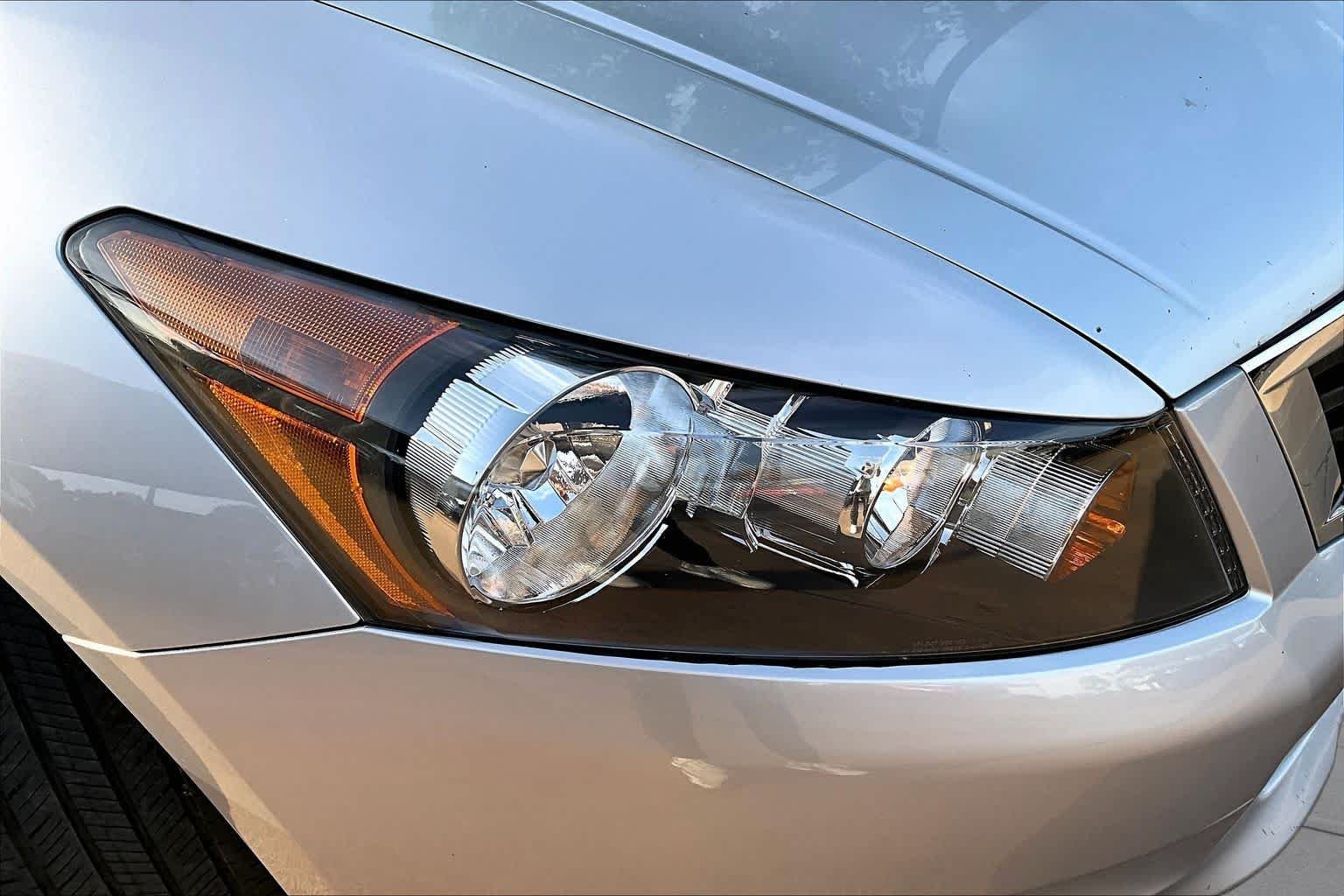 Used 2009 Alabaster Silver Metallic Honda EX-L image 25