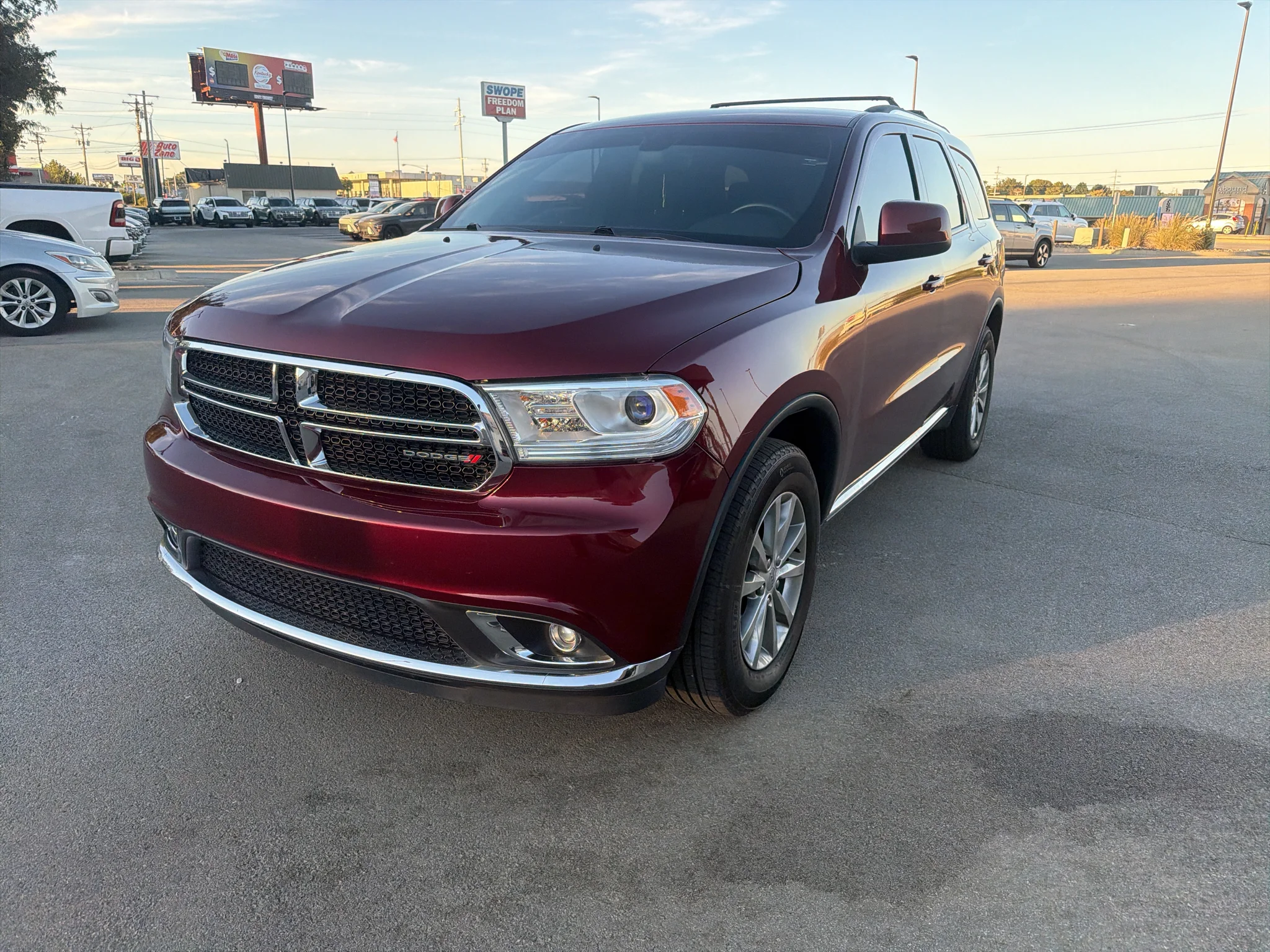 Used 2017 Octane Red Pearlcoat Dodge SXT image 7