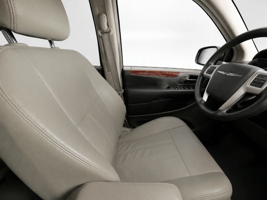 Used 2016 White Chrysler Touring image 9