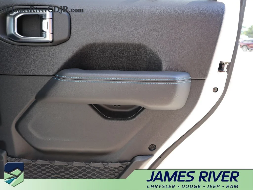 Used 2023 White Jeep Rubicon 4xe image 11