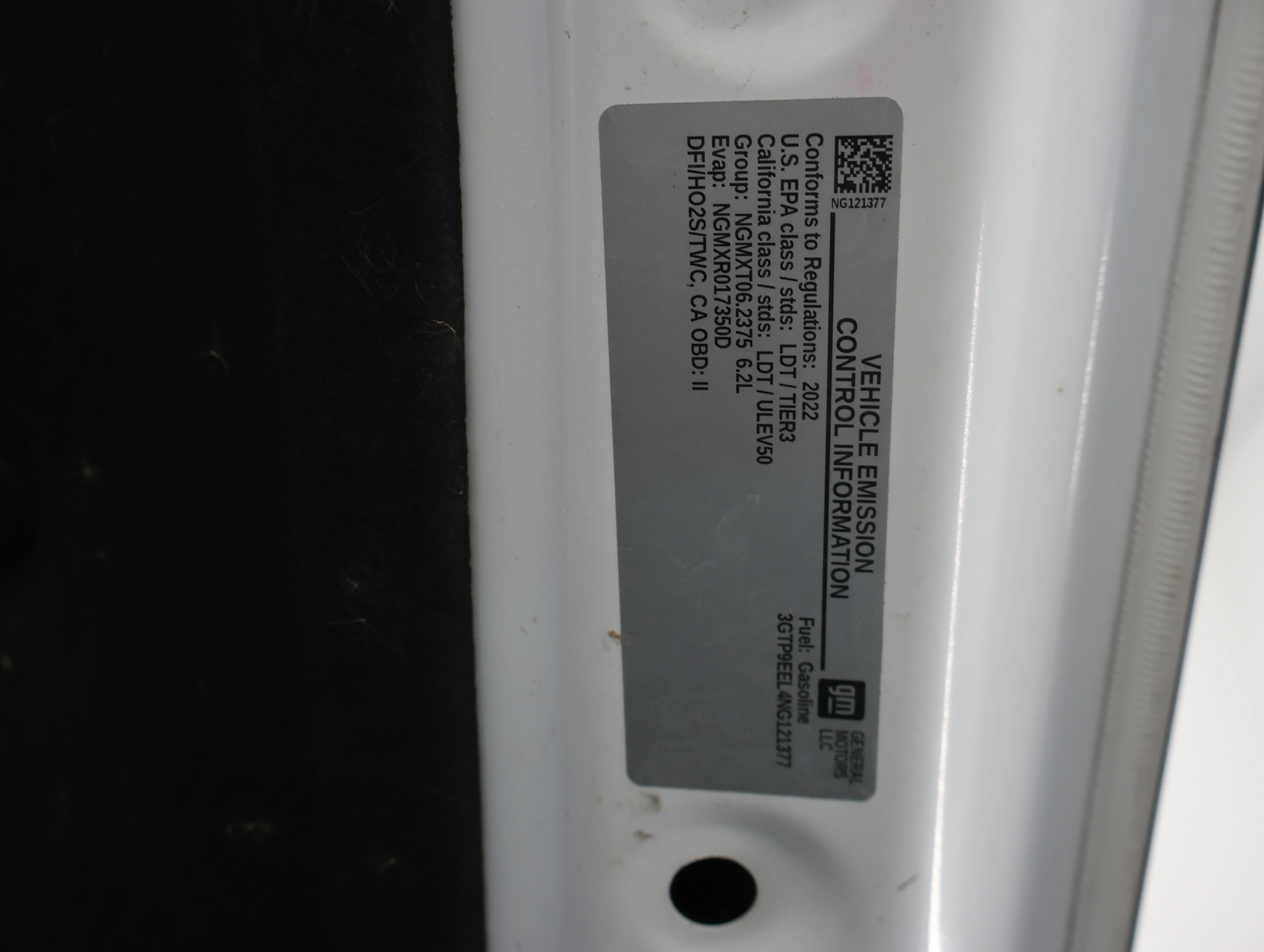 Used 2022 Summit White GMC AT4 image 20