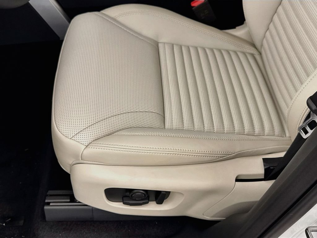New 2026 Fuji White Land Rover Dynamic SE image 20