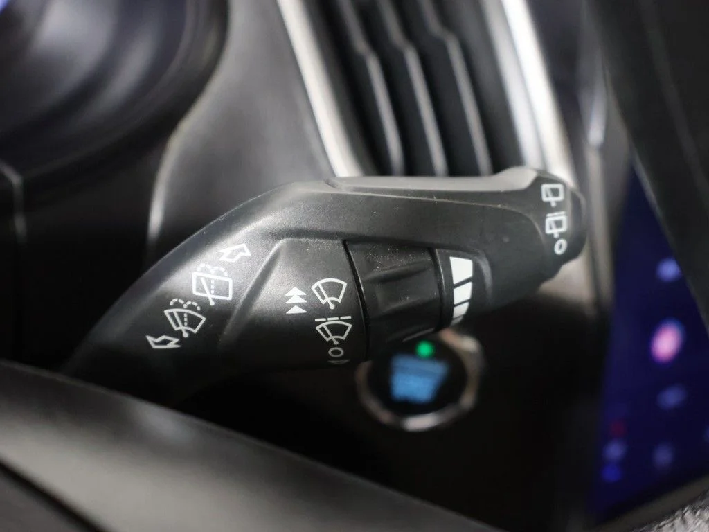 Used 2022 Silver Ford SE image 36
