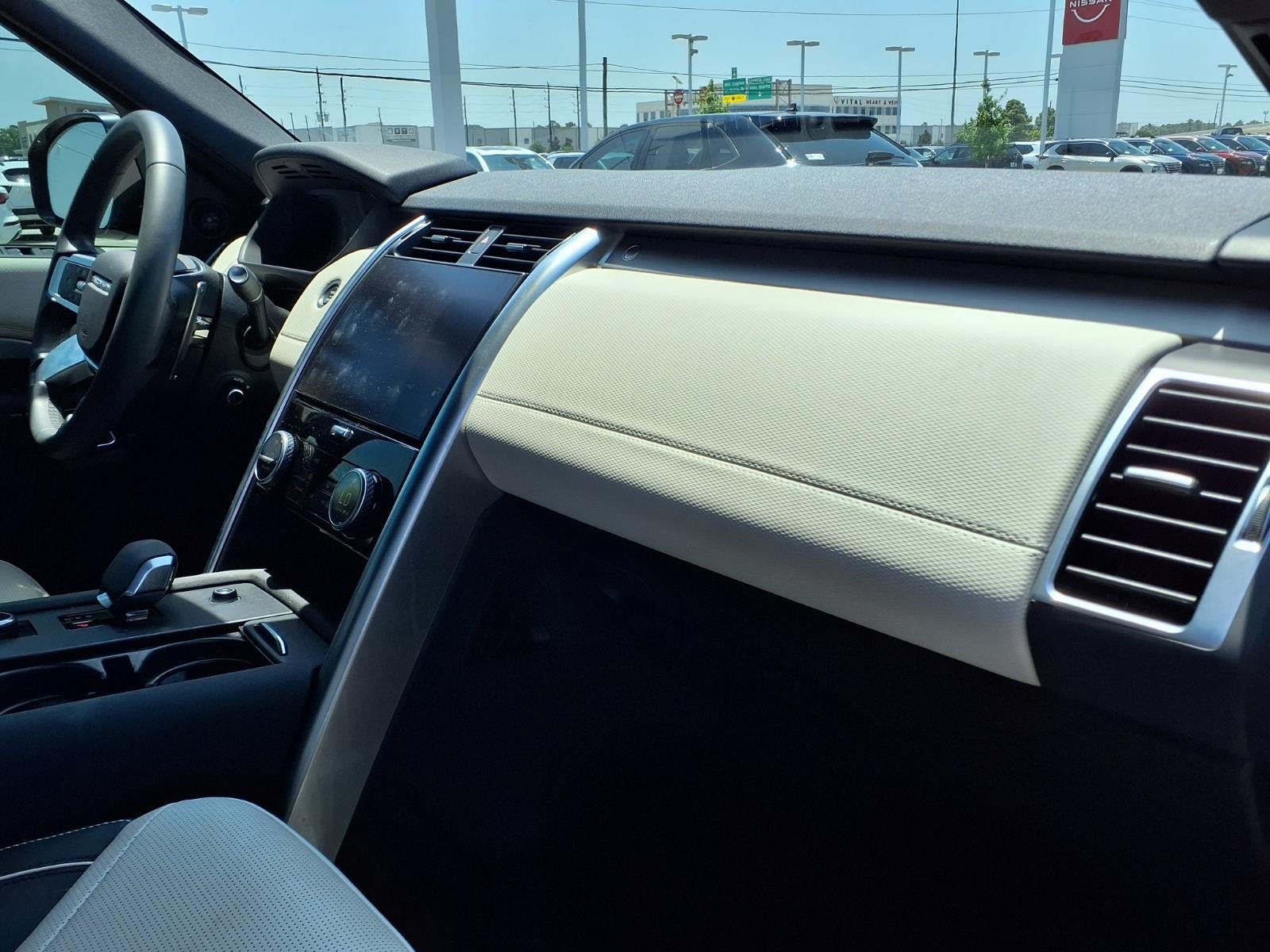 2024 Land Rover Discovery Dynamic SE  at HGreg Houston