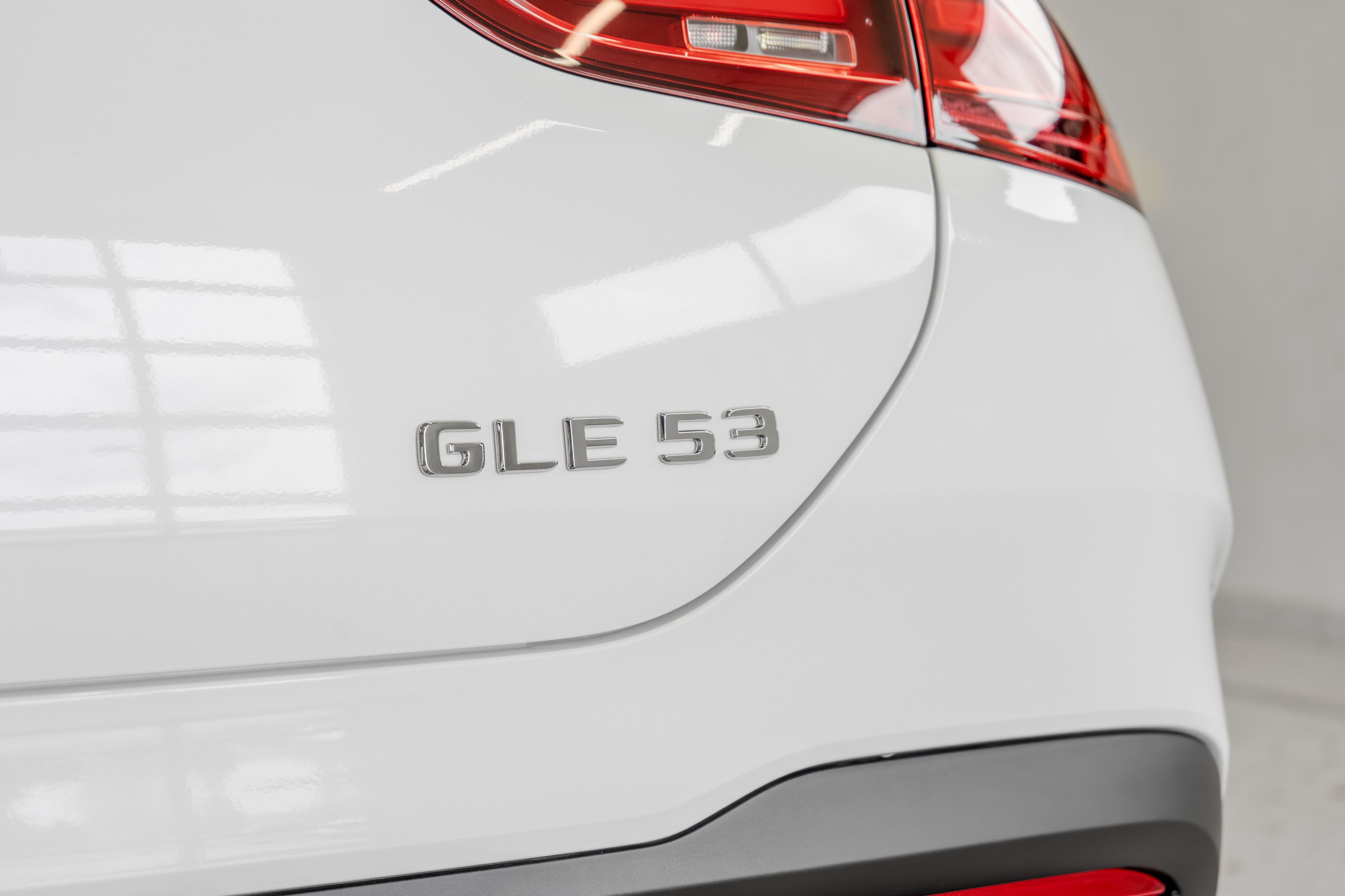 New 2026 MANUFAKTUR Moonlight White Metallic Mercedes-Benz GLE 53 AMG® image 24
