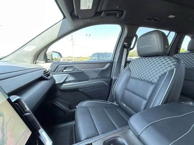 Used 2024 White GMC Denali image 57