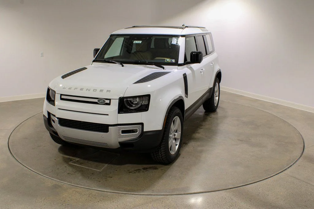 2025 Land Rover Defender 110 S P400's photo