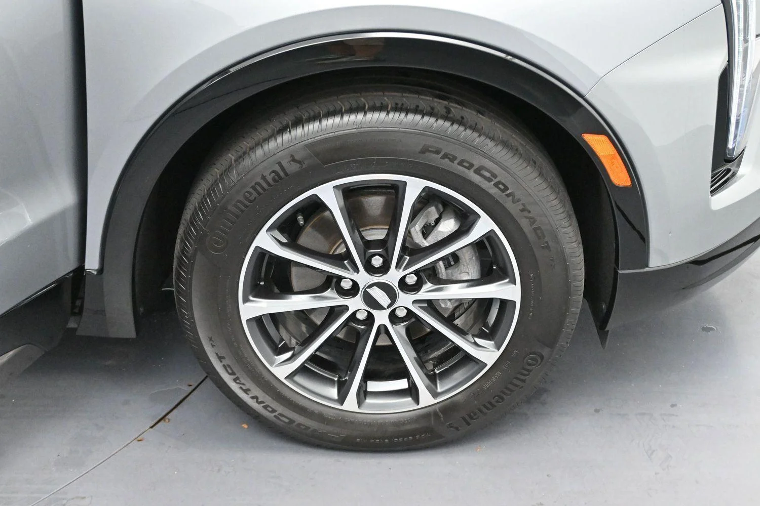 Used 2024 Argent Silver Metallic Cadillac Sport image 33