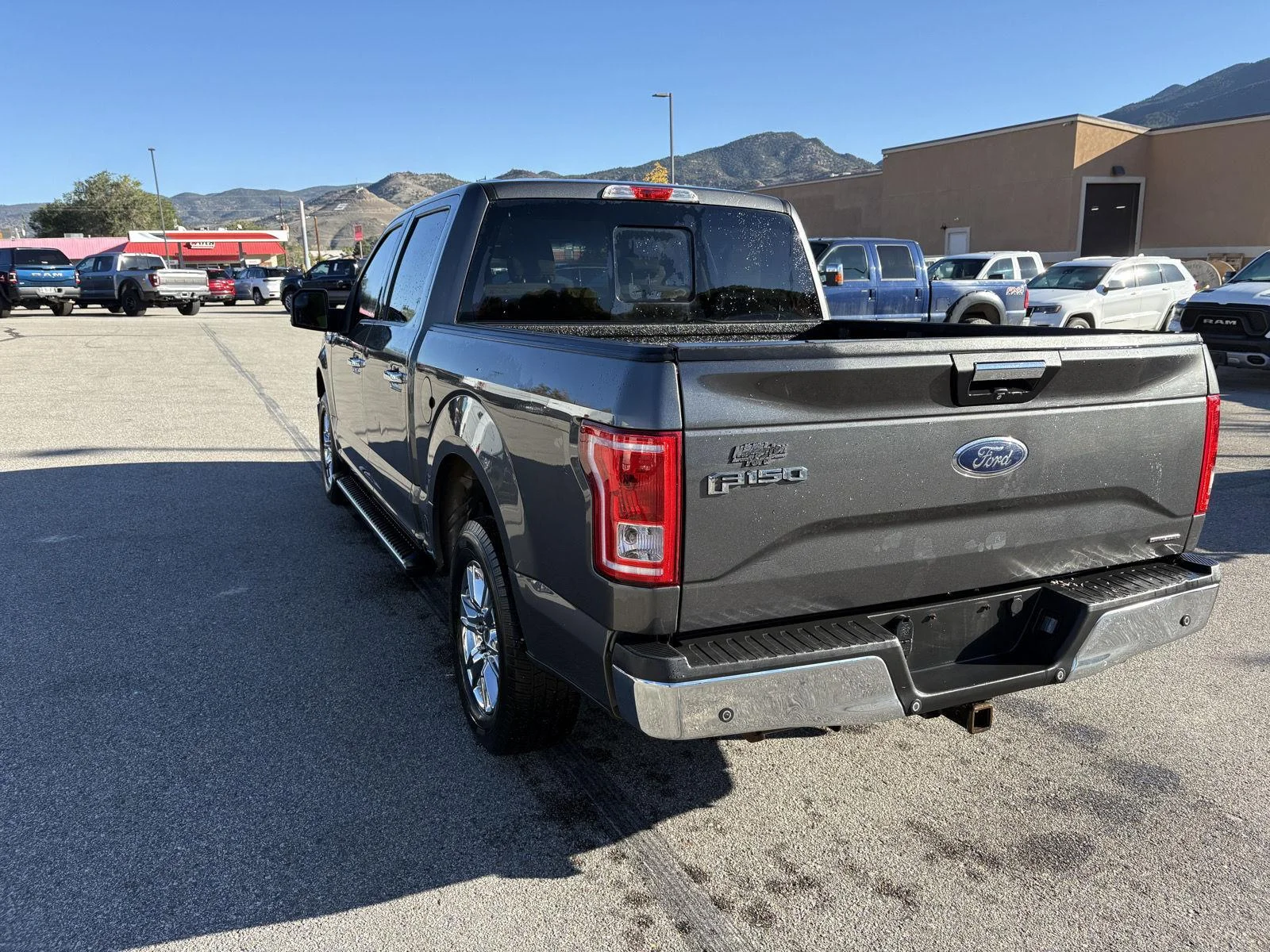 Used 2015 Magnetic Metallic Ford XLT image 2
