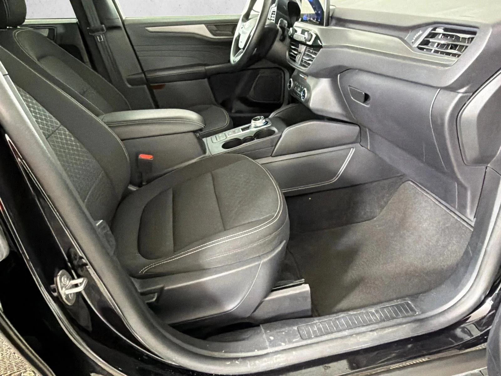 Used 2025 White Ford Active image 13