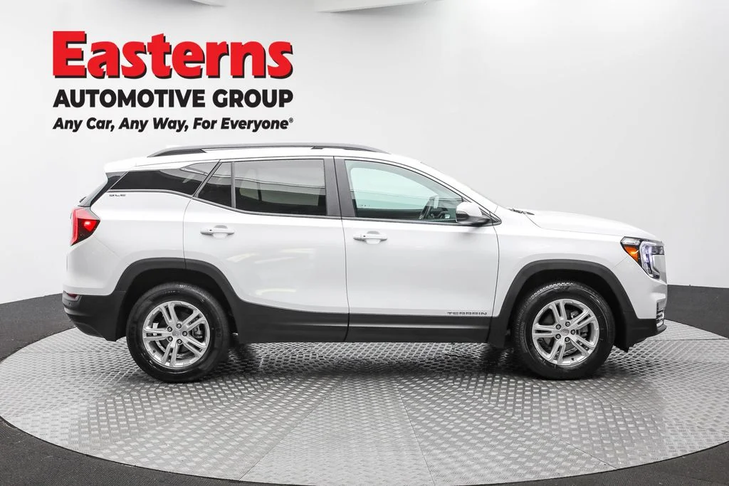 Used 2023 White GMC SLE image 4
