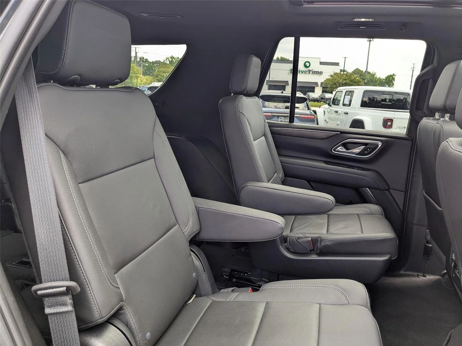 Used 2022 Black Chevrolet Z71 image 28