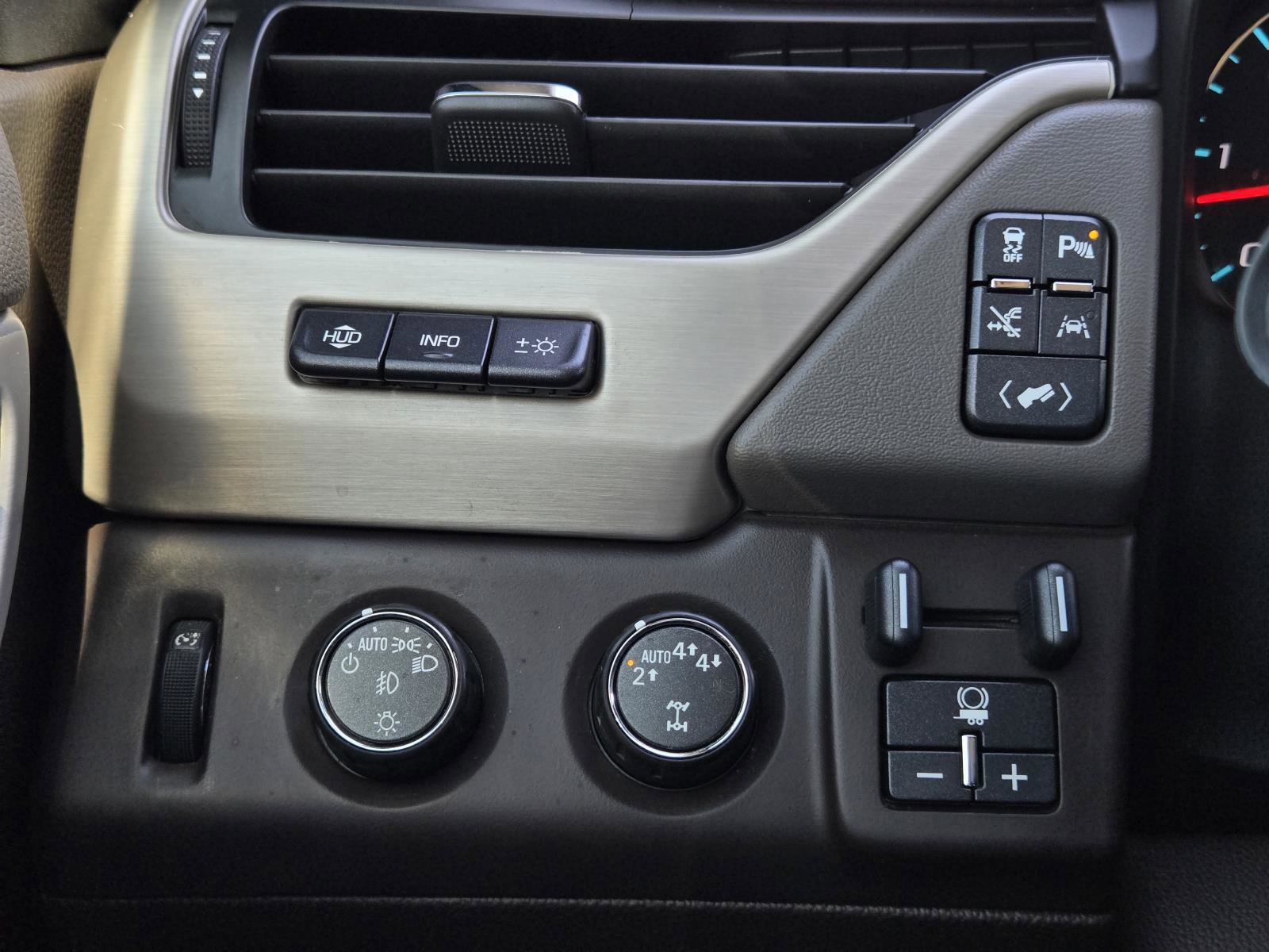 Used 2017 White Frost Tricoat GMC Denali image 22