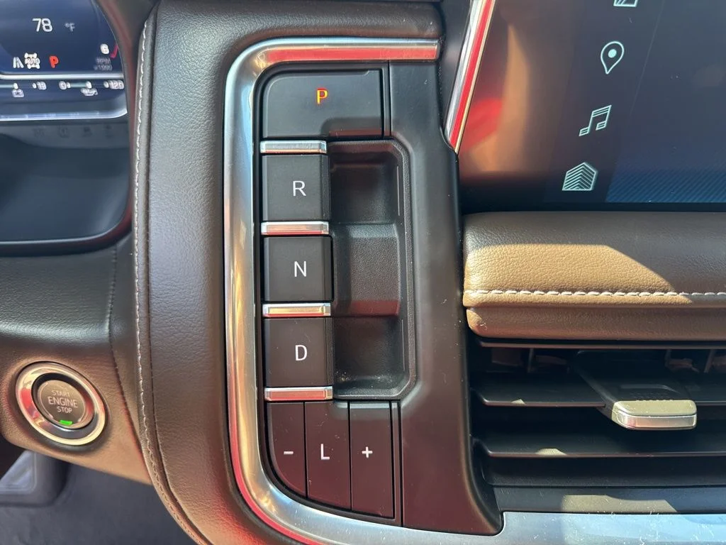Used 2023 Red Chevrolet Z71 image 51