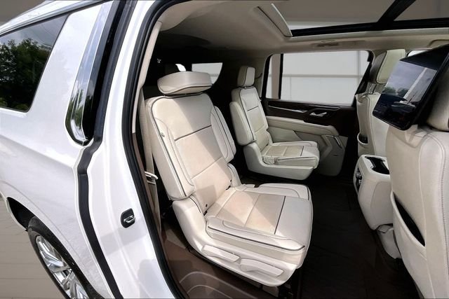 Used 2023 White GMC Denali image 27