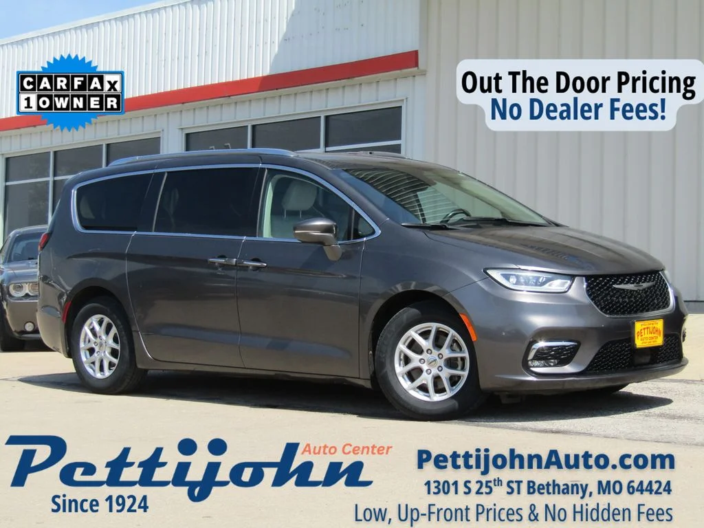 Used 2021 Gray Chrysler Touring L image 1