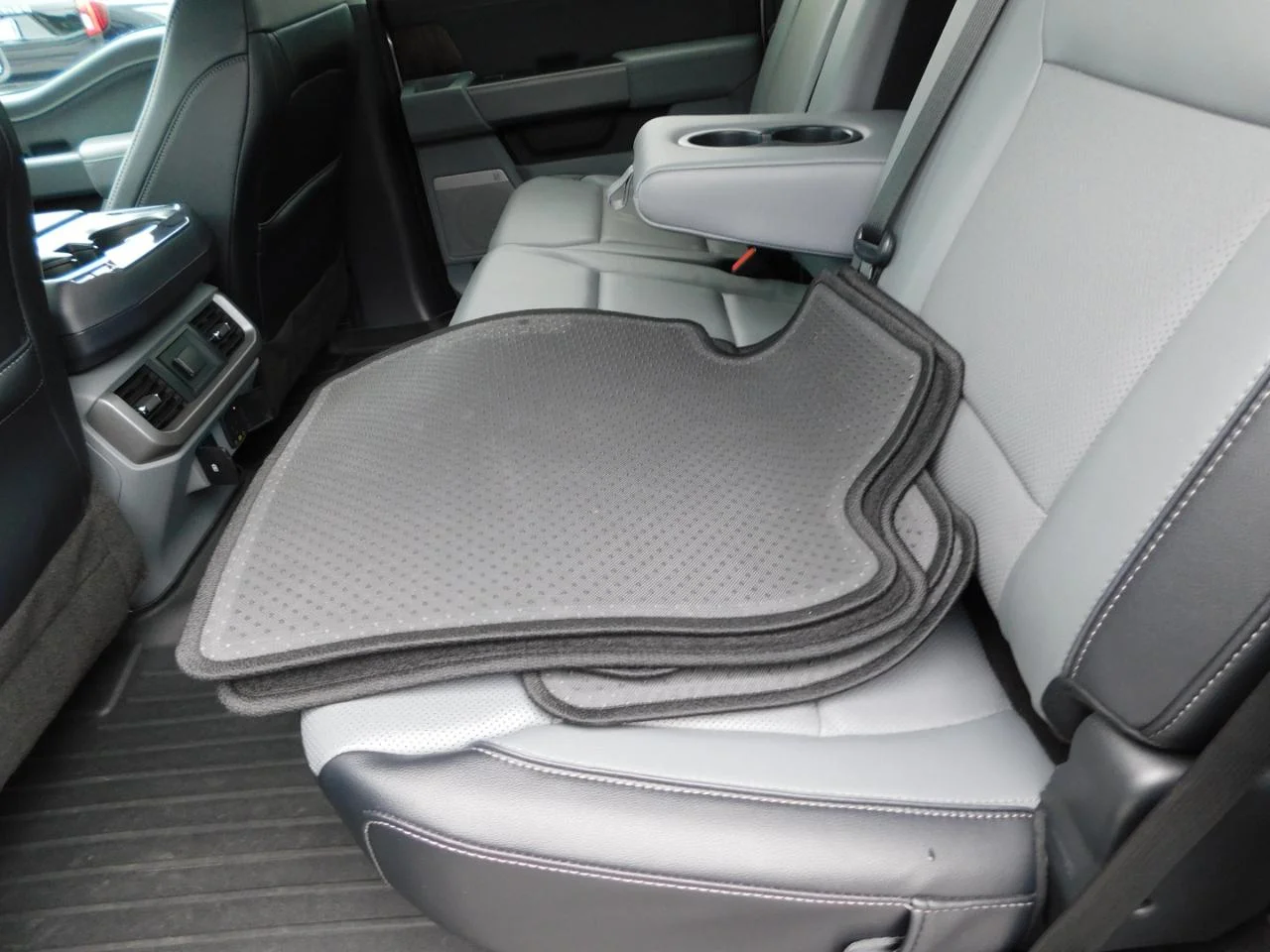 Used 2023 Iconic Silver Metallic Ford LARIAT 4WD SUPERCREW 6.5 ft image 28
