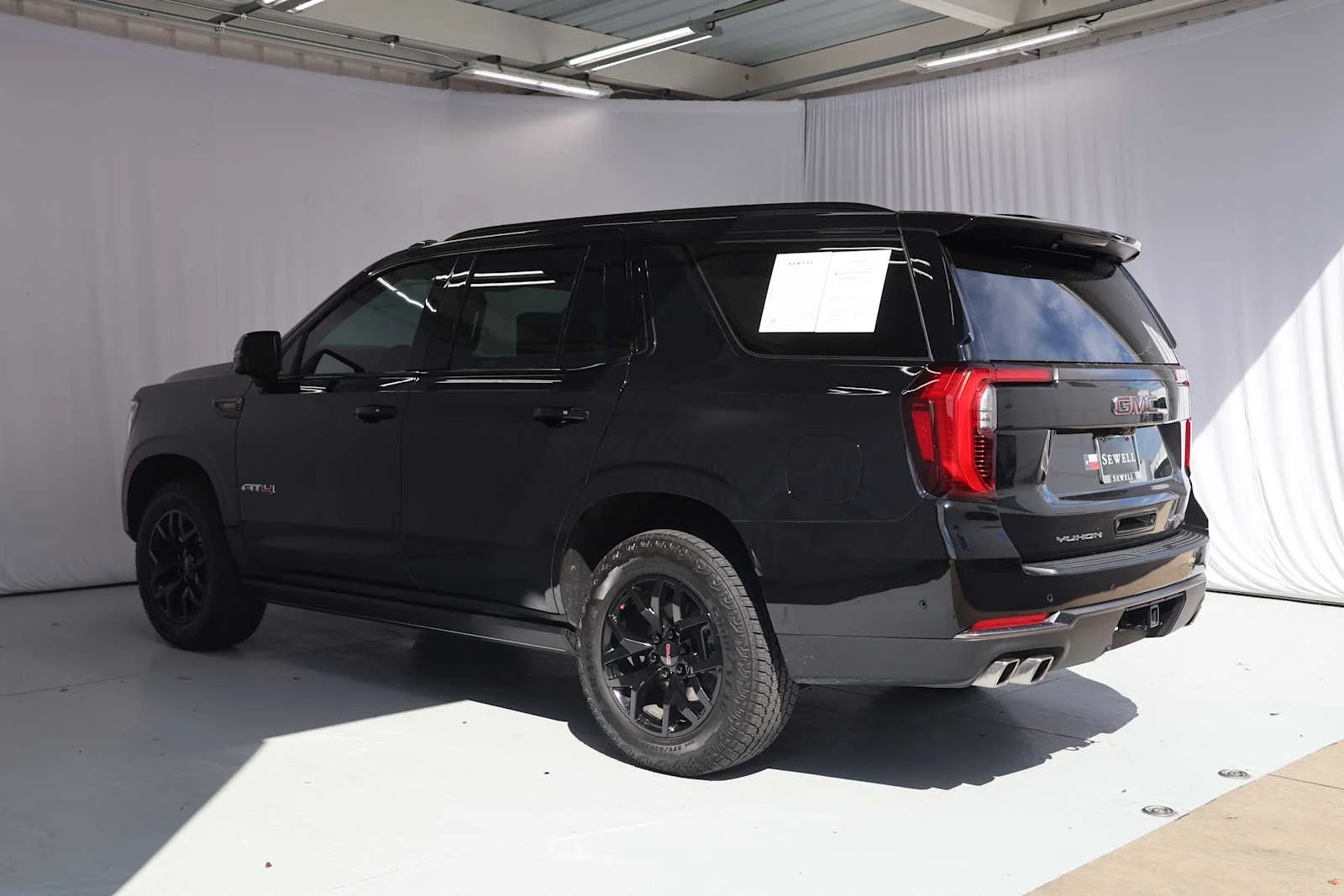 Used 2025 Onyx Black GMC AT4 Ultimate image 5