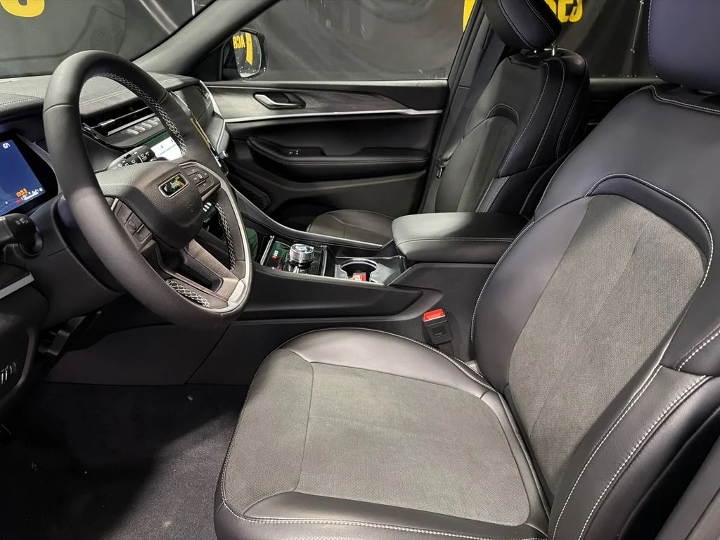 New 2026 Baltic Gray Metallic Clear-Coat Exterior Paint Jeep Laredo Altitude image 12
