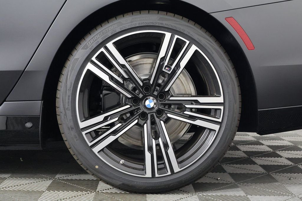 2026 BMW 7 Series 750e - Photo 10