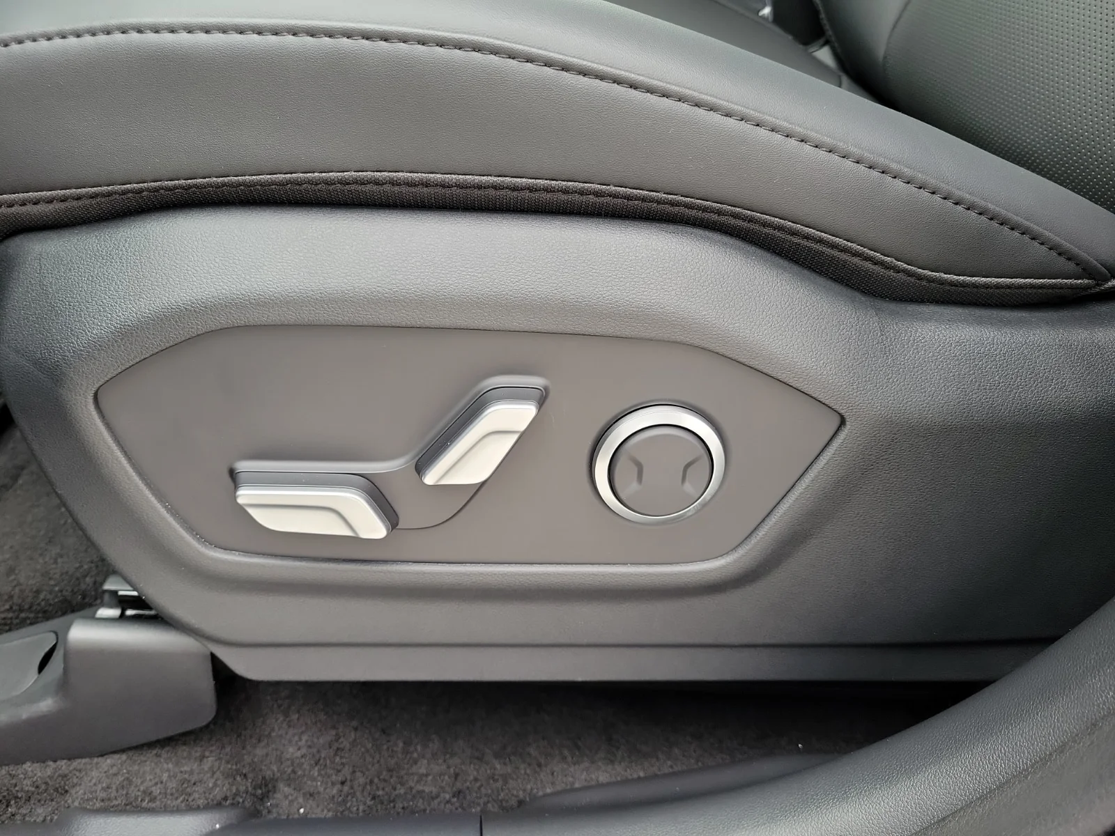 New 2027 Ecotronic Gray Hyundai SEL 4dr Front-Wheel Drive image 13
