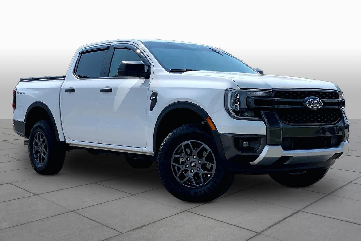 Used 2025 Oxford White Ford XLT image 3