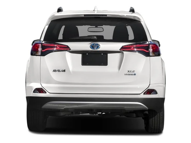 Used 2016 Classic Silver Metallic Toyota Limited image 8