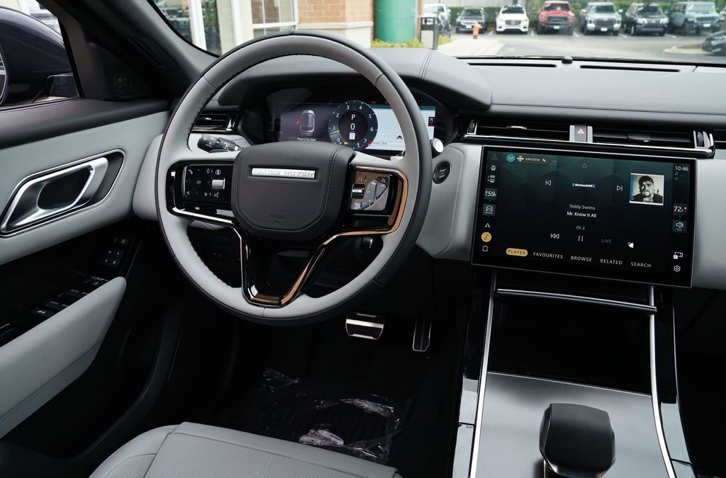 New 2026 Santorini Black Land Rover Belgravia Edition image 15