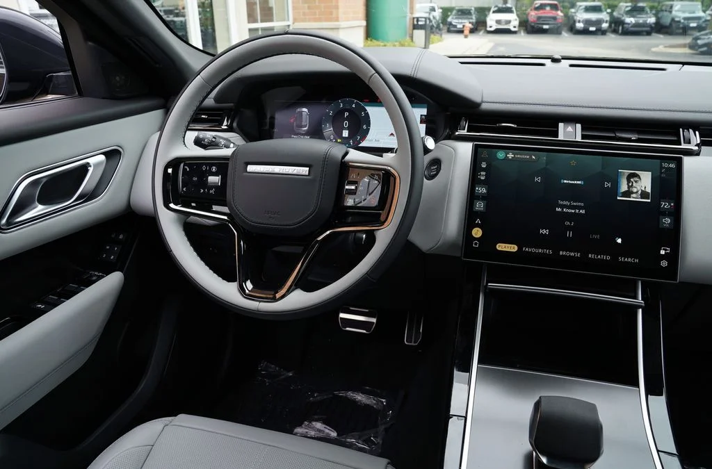 New 2026 Santorini Black Land Rover Belgravia Edition image 15