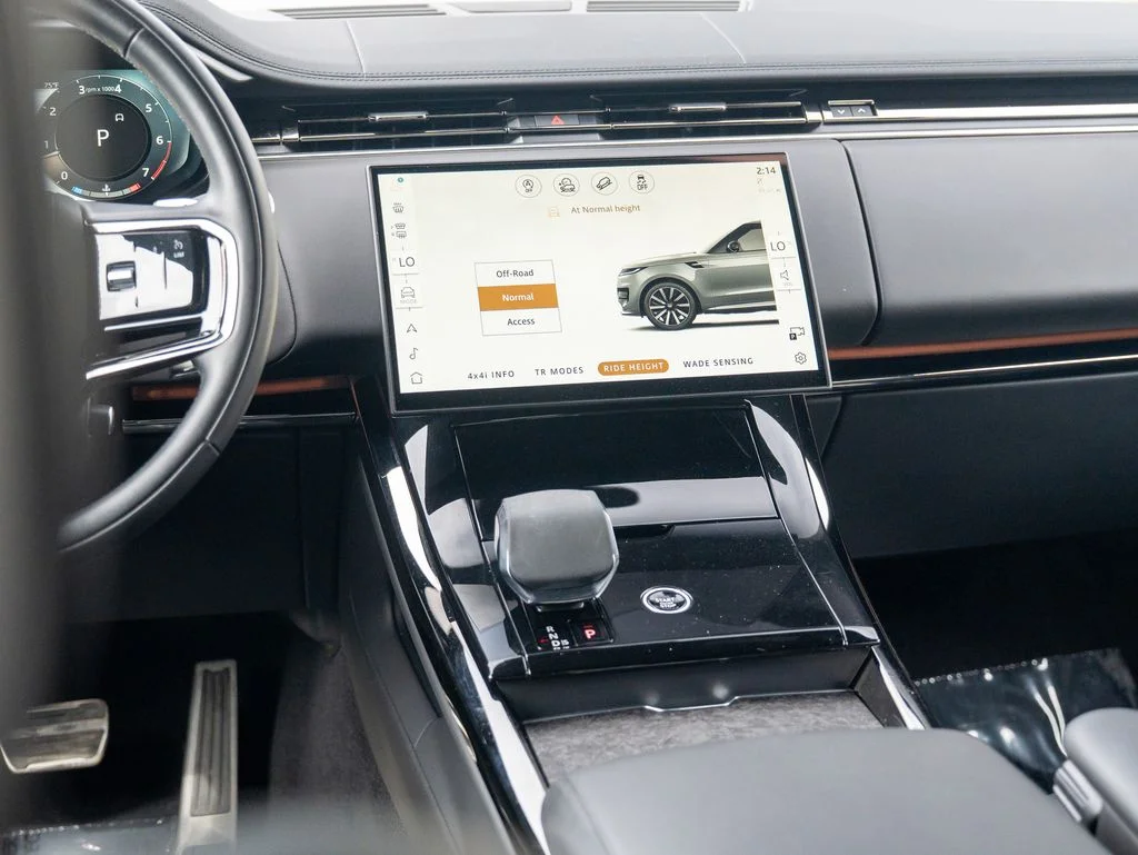Certified Used 2025 Black Land Rover Dynamic SE image 21
