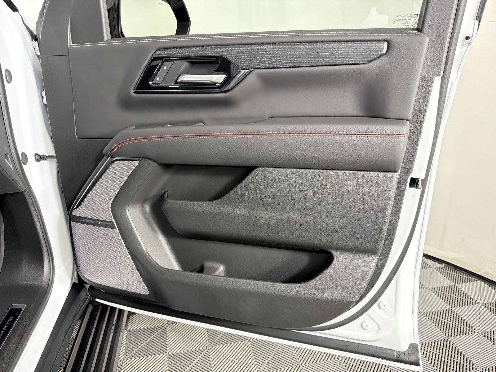 2026 GMC Yukon AT4 Ultimate - Photo 12