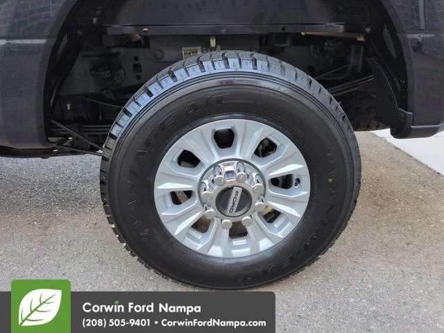 Used 2022 Black Metallic Ford  image 31