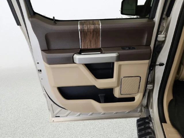 Used 2018 White Gold Ford Lariat image 26