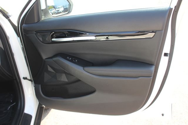 Used 2024 White Kia S image 32