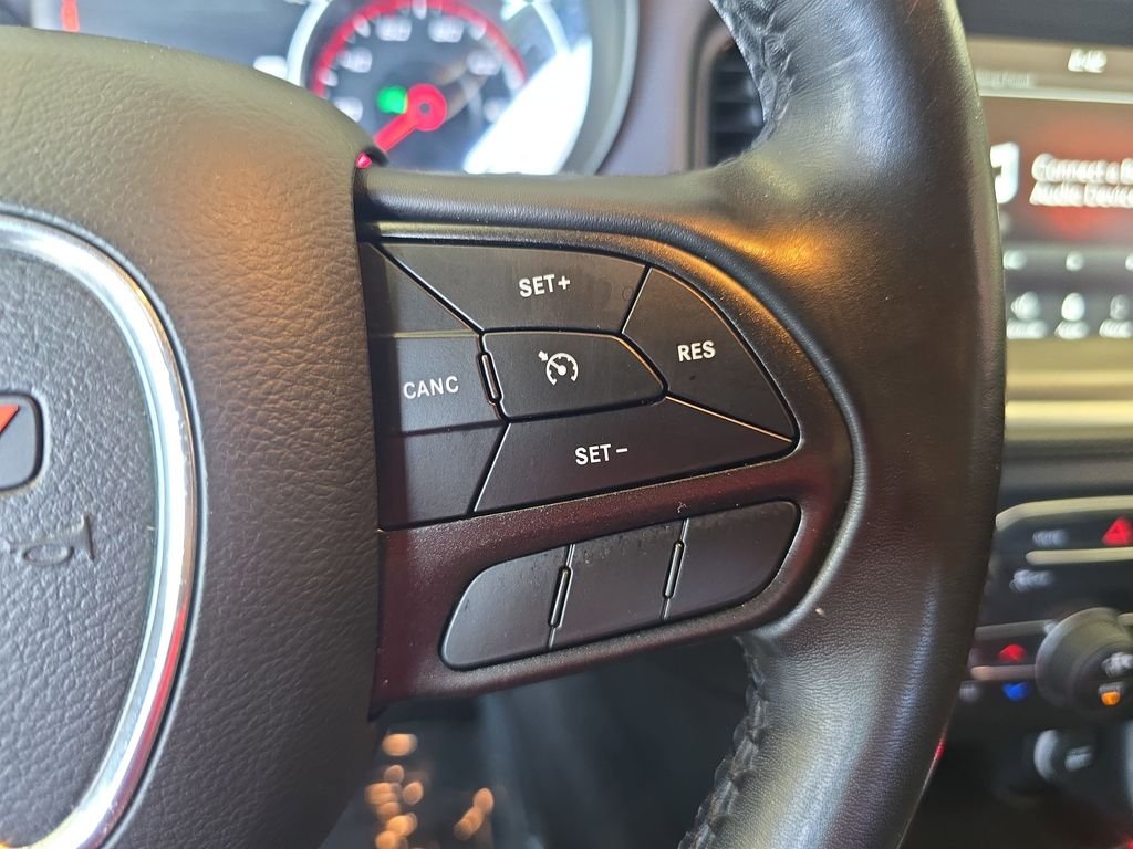 Used 2022 Black Dodge SXT image 22