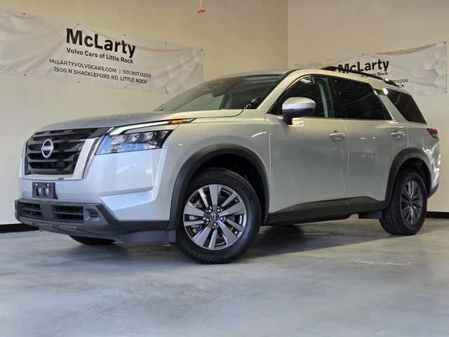 Used 2025 Silver Nissan SV image 5