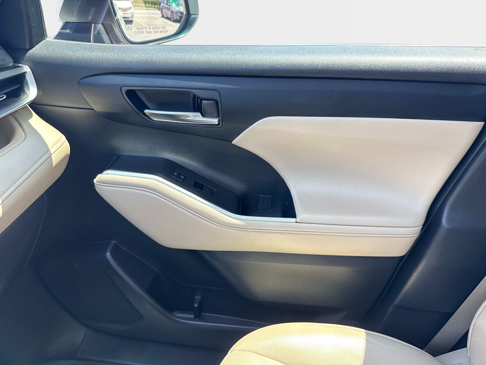 Used 2023 Wind Chill Pearl Toyota XLE image 22
