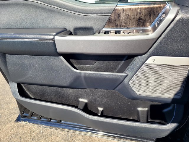 Used 2025  Ford Lariat image 15